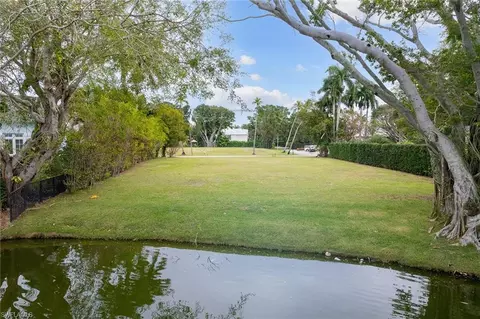 2550 Lantern Ln, Naples, FL 34102