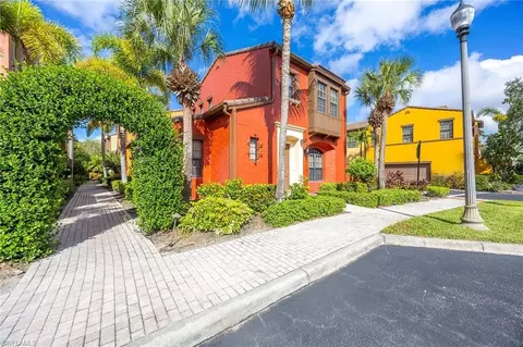 8953 Malibu St #402, Naples, FL 34113