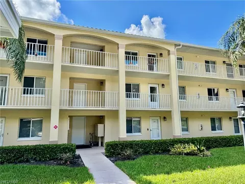 3695 Amberly Cir #E305, Naples, FL 34112