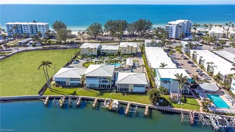 2082 Gulf Shore Blvd N #111, Naples, FL 34102