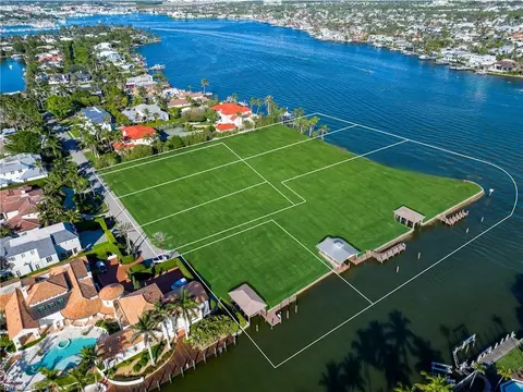 820 Jamaica Ln, Naples, FL 34102