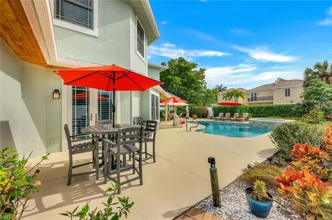 478 1st Ave S, Naples, FL 34102