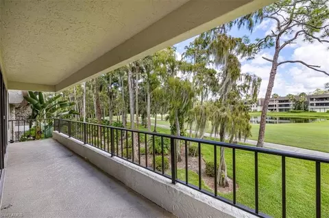 103 Clubhouse Ln #285, Naples, FL 34105