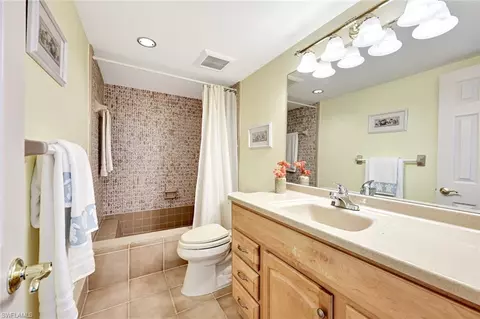 Bath - 2000 Alamanda Dr #104, Naples, FL 34102 photo 1 of 2