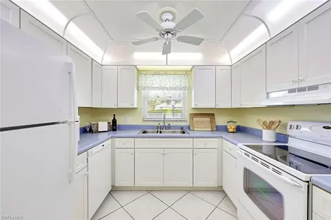 Kitchen - 2000 Alamanda Dr #104, Naples, FL 34102 photo 1 of 3