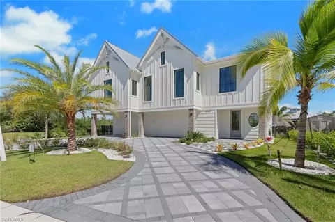 1747 Harbor Ln, Naples, FL 34104