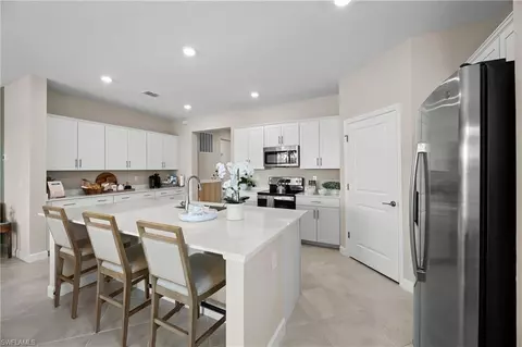 Kitchen - 3957 Button Sage Rd, Alva, FL 33920 photo 4 of 8