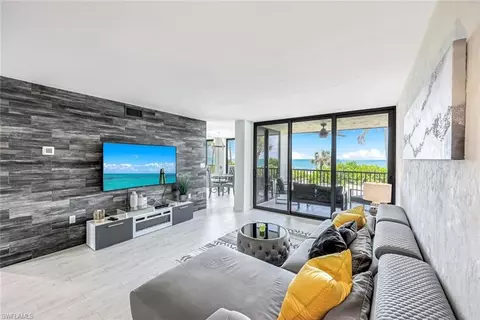 10475 Gulf Shore Dr #112, Naples, FL 34108