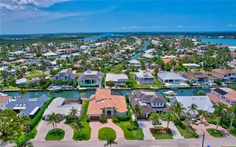 View/Area - 1380 Marlin Dr, Naples, FL 34102 photo 6 of 7