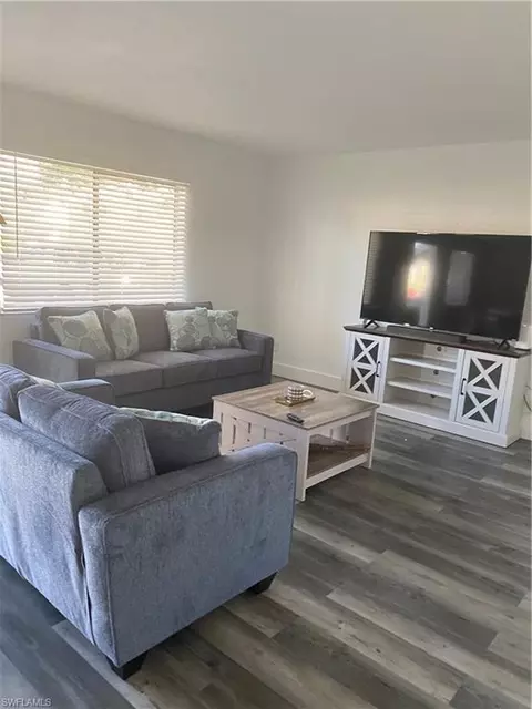 4617 Bayshore Dr #H1, Naples, FL 34112