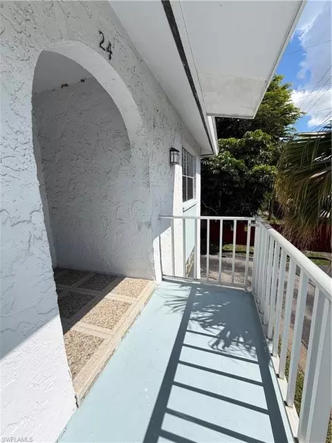 4900 Biscayne Dr #24, Naples, FL 34112