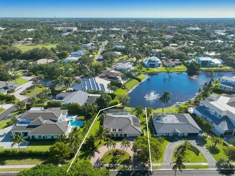 View/Area - 4916 Crayton Rd, Naples, FL 34103 photo 4 of 7