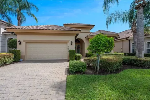6076 Dogleg Dr, Naples, FL 34113