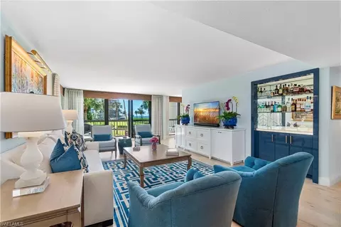 4551 Gulf Shore Blvd N #205, Naples, FL 34103