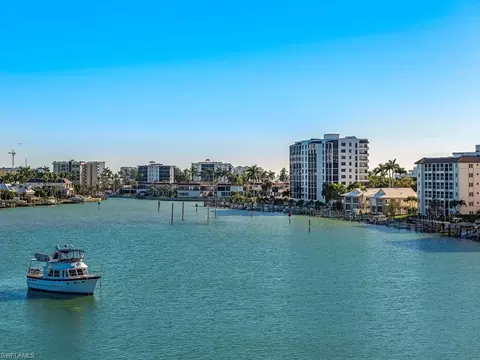 222 Harbour Dr #503, Naples, FL 34103