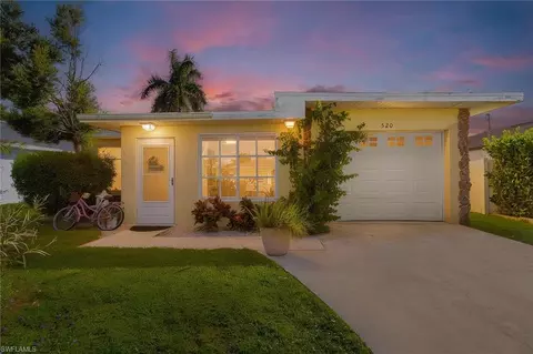 520 99th Ave N, Naples, FL 34108