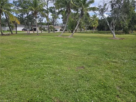 2710 Linda Dr, Naples, FL 34112