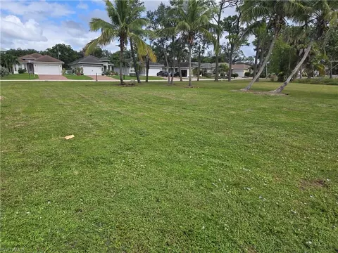 Linda Dr, Naples, FL 34112