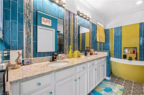 Bath - 2227 Dancy St, Naples, FL 34120 photo 2 of 4
