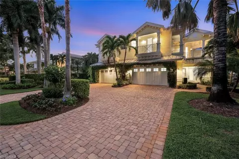 699 Fairway Ter, Naples, FL 34103