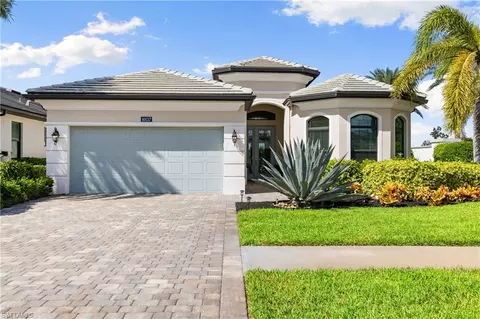 10137 Florence Cir, Naples, FL 34119