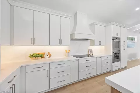 Kitchen - 3133 Terramar Dr, Naples, FL 34119 photo 3 of 7