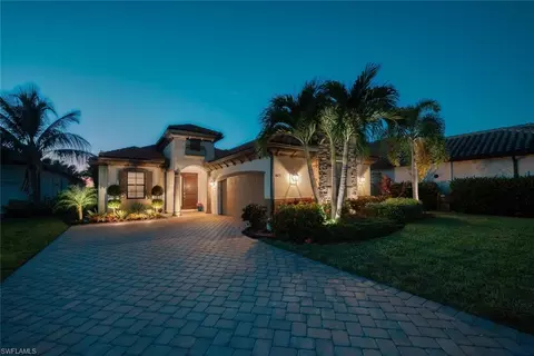 1823 Mustique St, Naples, FL 34120
