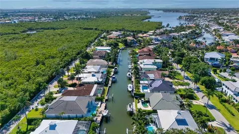 View/Area - 1923 Snook Dr, Naples, FL 34102 photo 2 of 4