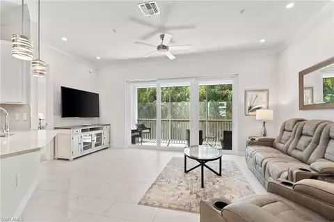 238 Indies Dr E #201, Naples, FL 34114