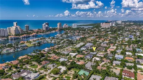 516 Neapolitan Ln, Naples, FL 34103