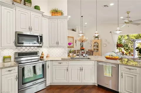 Kitchen - 207 Glen Eagle Cir, Naples, FL 34104 photo 3 of 4