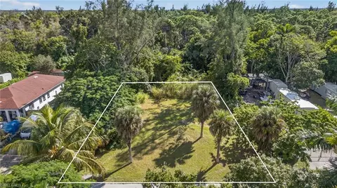 2650 Holly Ave, Naples, FL 34112