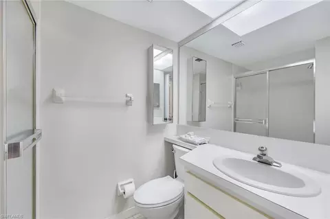 Bath - 37 High Point Cir E #109, Naples, FL 34103 photo 1 of 2