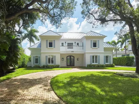 570 2nd Ave N, Naples, FL 34102