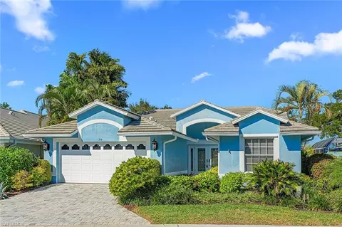 70 Fountain Cir, Naples, FL 34119