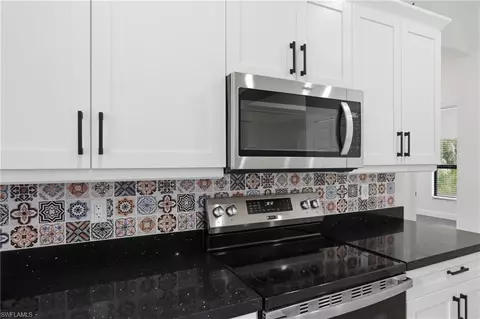 Kitchen - 2783 70th Ave NE, Naples, FL 34120 photo 4 of 5