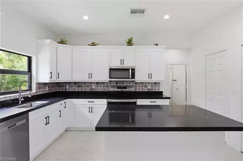 Kitchen - 2783 70th Ave NE, Naples, FL 34120 photo 2 of 5