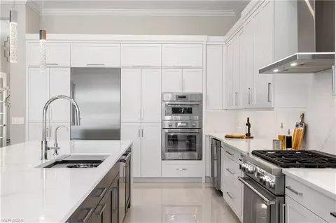 Kitchen - 9381 Surfbird Ct, Naples, FL 34120 photo 4 of 7