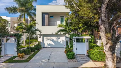 1559 Chesapeake Ave, Naples, FL 34102