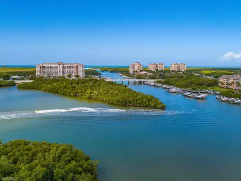 420 Cove Tower Dr #804, Naples, FL 34110