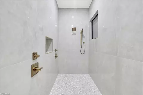 Bath - 264 13th St NW, Naples, FL 34120 photo 5 of 10