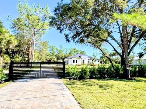264 13th St NW, Naples, FL 34120