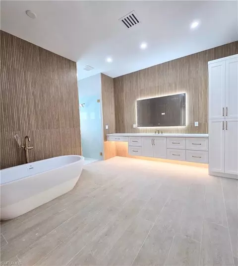 Bath - 264 13th St NW, Naples, FL 34120 photo 3 of 10
