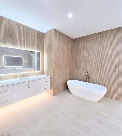 Bath - 264 13th St NW, Naples, FL 34120 photo 2 of 10