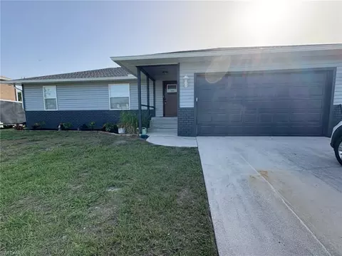 818 SW 8th Ct, Cape Coral, FL 33991