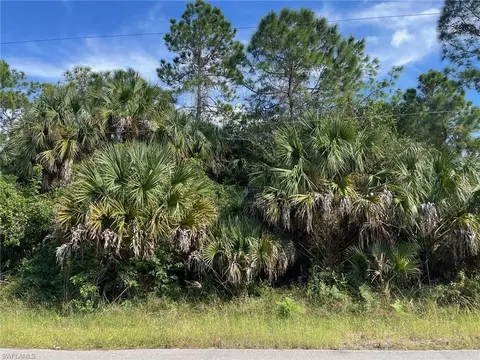 6 Th St NE, Naples, FL 34120
