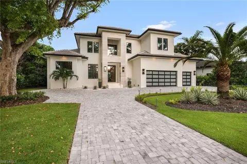 3190 Crayton Rd, Naples, FL 34103