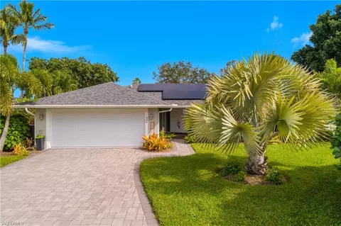 330 Country Club Dr, Naples, FL 34110