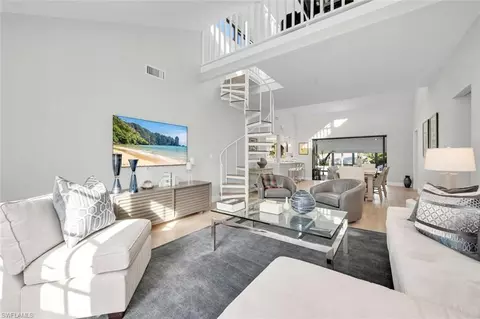 314 7th Ave S #8, Naples, FL 34102