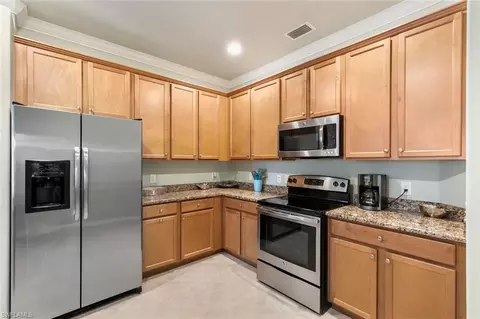 Kitchen - 14598 Grapevine Dr, Naples, FL 34114 photo 2 of 3